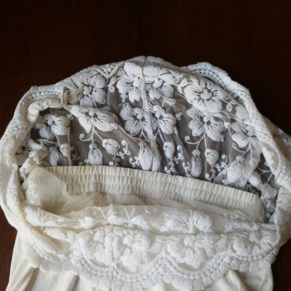 17:09 - GUESS Embroidered Mesh Lace Skirt - Picture 8 of 14